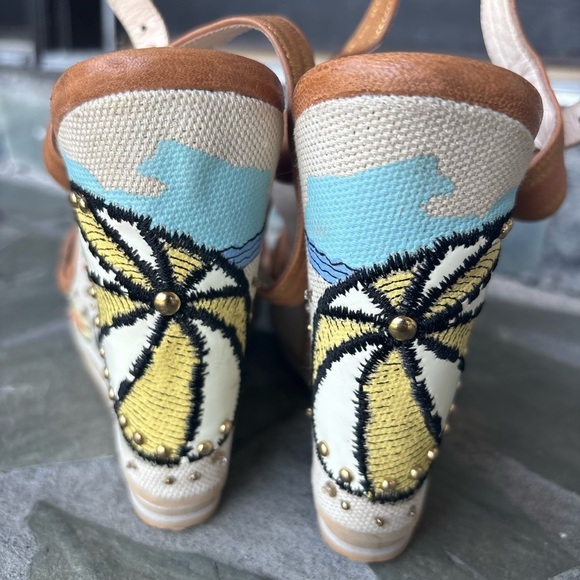 Coach Caroline Leather Wedge Sandal Size 8B 
Beach Summer Vacation Rare Beaded - Picture 7 of 15